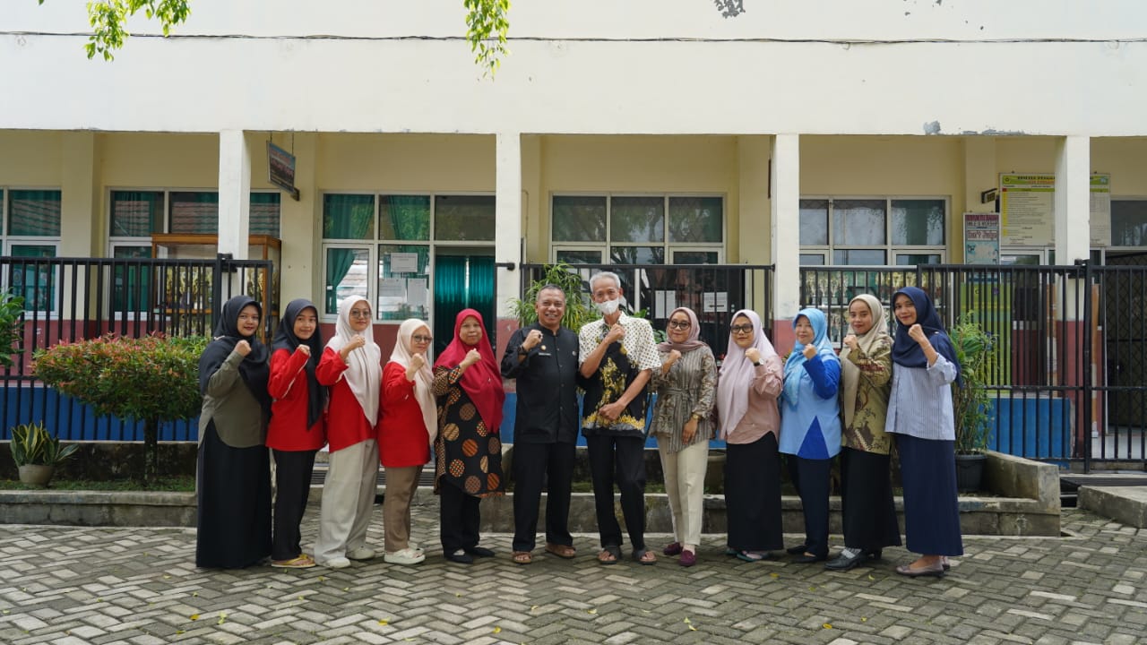Pastikan Penerimaan Siswa Baru Berjalan Efektif, Kadiskominfo Pantau SPMB di SMPN 1 Nanggung dan SDN Parakan Muncang 02
