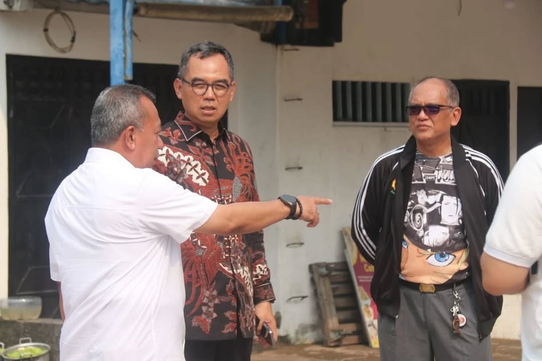 Pengecekan langsung terhadap kondisi infrastruktur drainase di titik rawan genangan, pada Minggu (10/8/25).