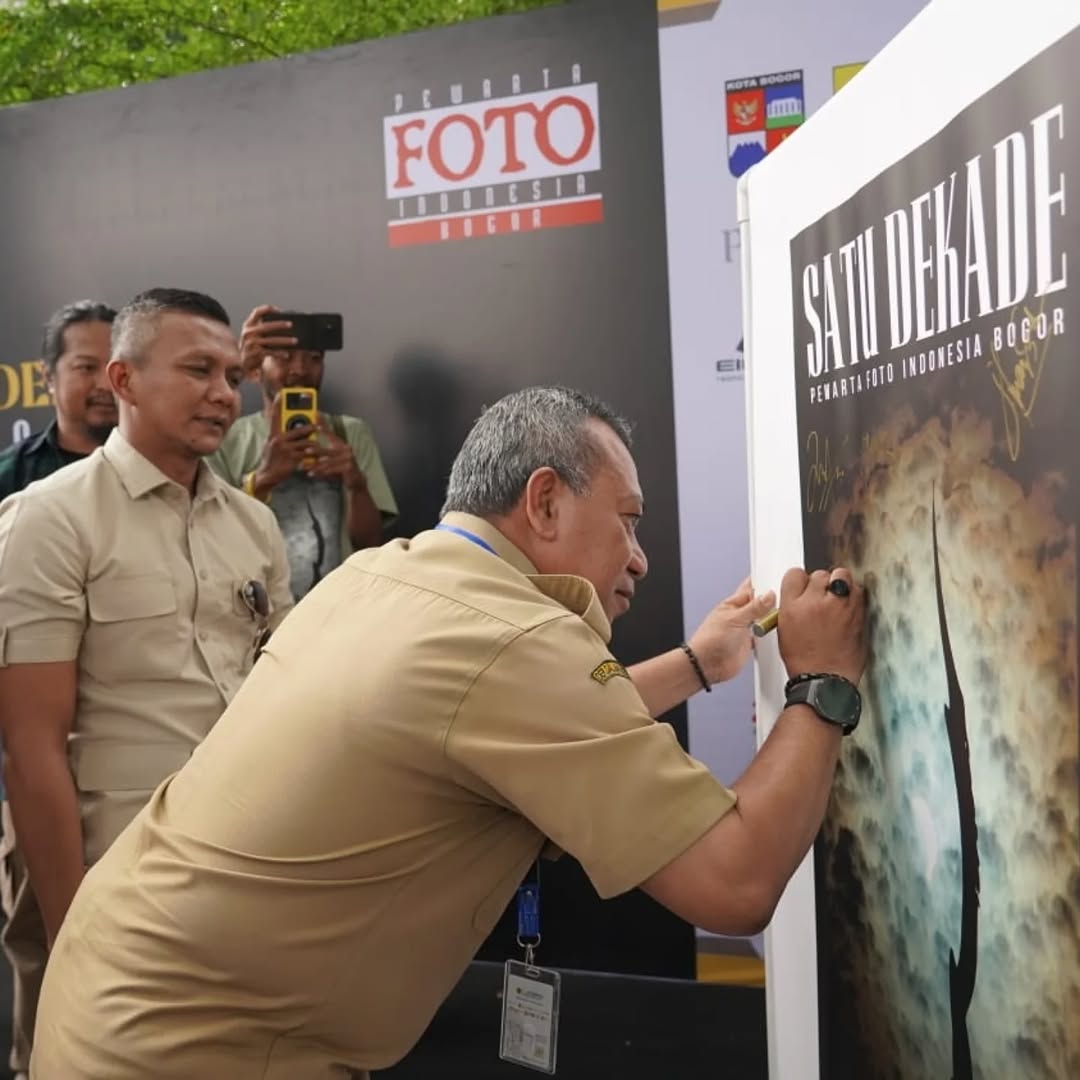 Menghadiri Satu Dekade Pemeran Foto Jurnalistik Pewarta Foto Indonesia (PFI) Bogor.