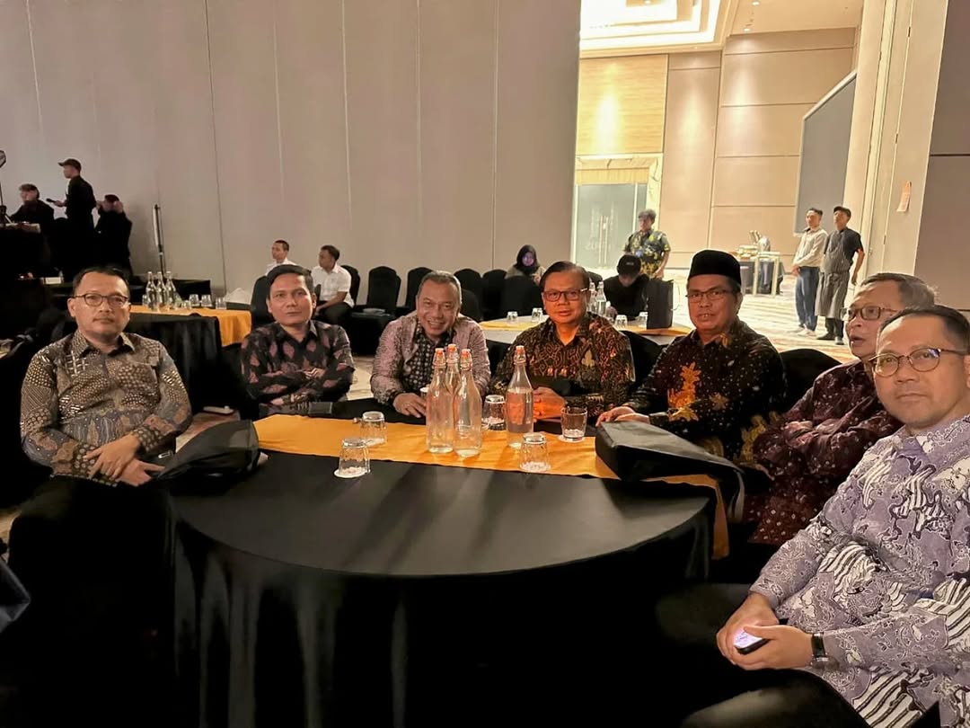Kepala Dinas Komunikasi dan Informatika Kabupaten Bogor, Bambang Widodo Tawekal turut hadir dalam kegiatan Malam Penganugerahan Investor Terbaik Kepala Dinas Komunikasi dan Informatika Kabupaten Bogor, Bambang Widodo Tawekal turut hadir dalam kegiatan Malam Penganugerahan Investor Terbaik