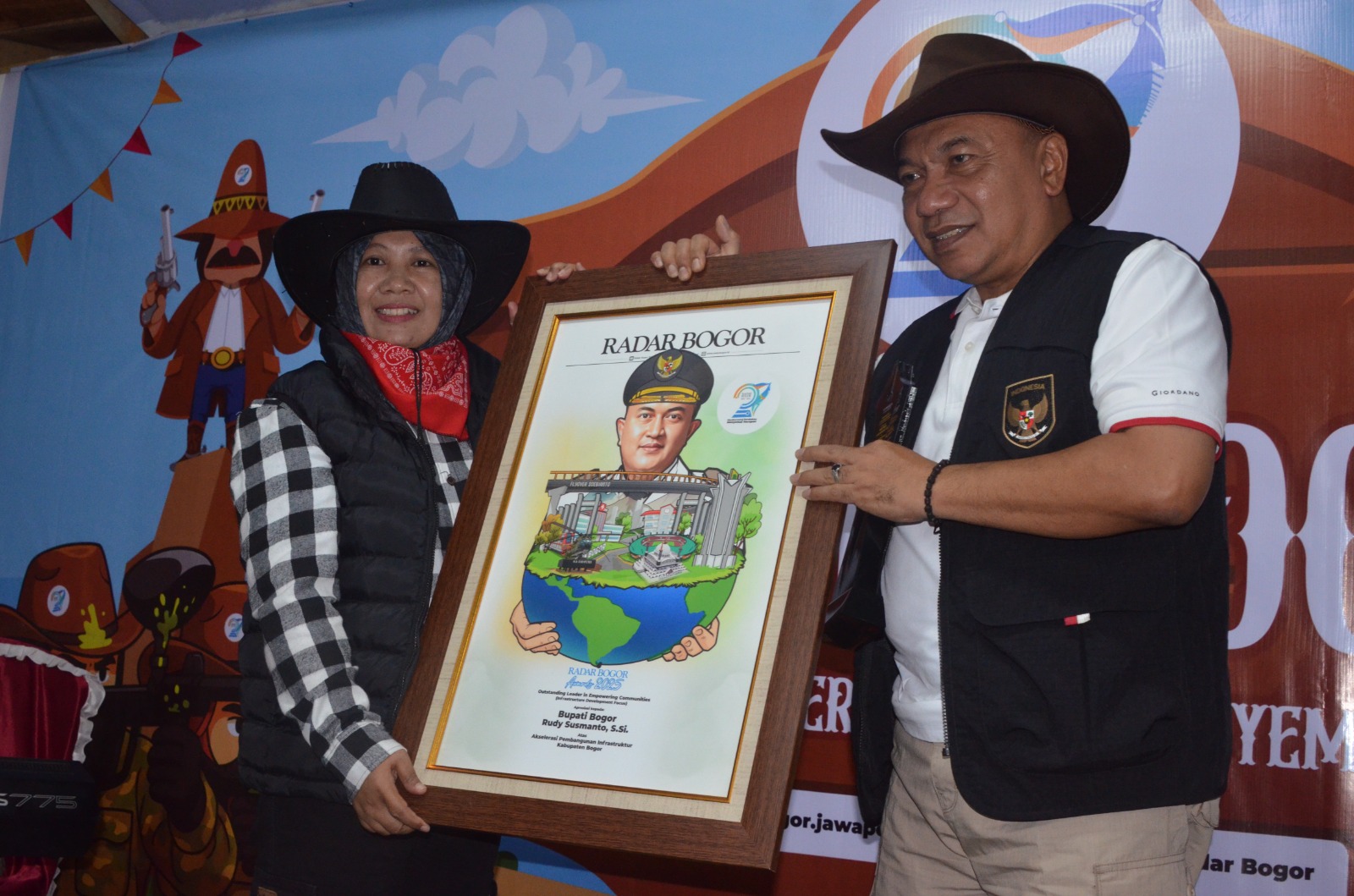 Bupati Bogor Terima Penghargaan Akselerasi Pembangunan Infrastruktur dari Radar Bogor