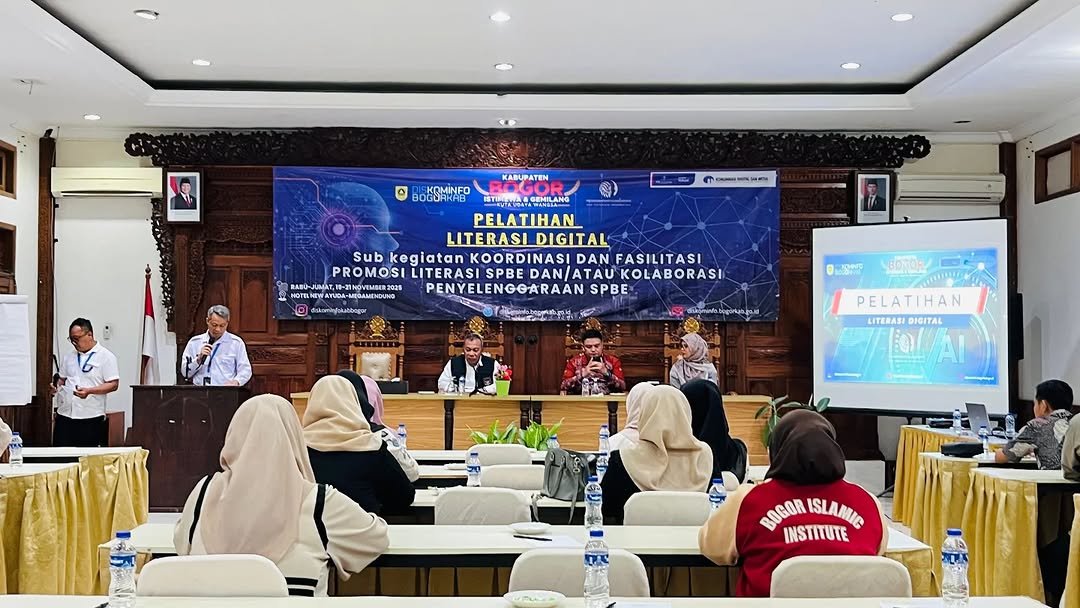 Pelatihan Literasi Digital dengan fokus pemanfaatan teknologi Artificial Intelligence (AI).