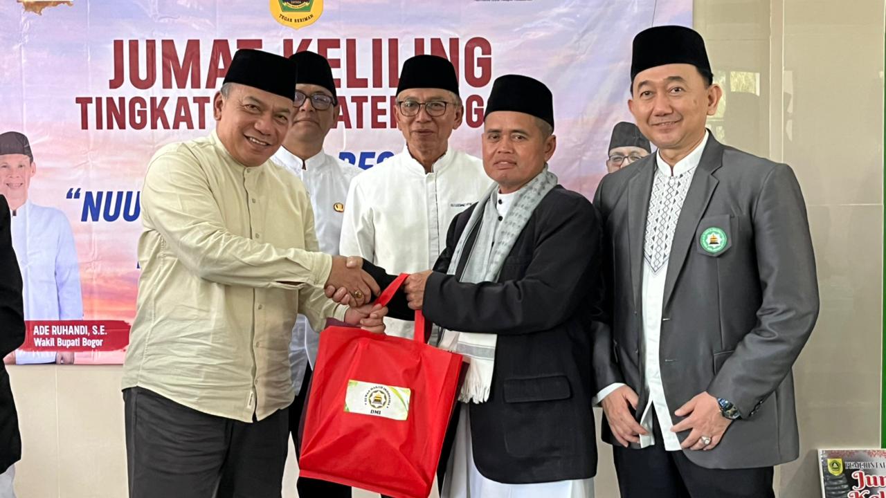 Kepala Dinas Komunikasi dan Informatika Kabupaten Bogor, Bambang Widodo Tawekal, Mengikuti Kegiatan Shalat Jumat Keliling di Kecamatan Cijeruk