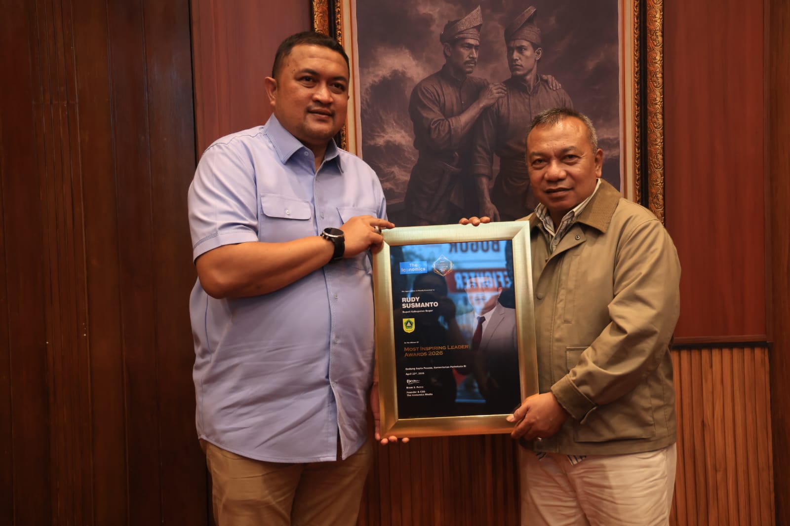 Kepala Diskominfo Kabupaten Bogor, Bambang Widodo Tawekal, Hadir Mewakili Bupati Rudy Susmanto Dalam Prosesi Penyerahan Penghargaan Most Inspiring Leader Awards 2026 di Jakarta.