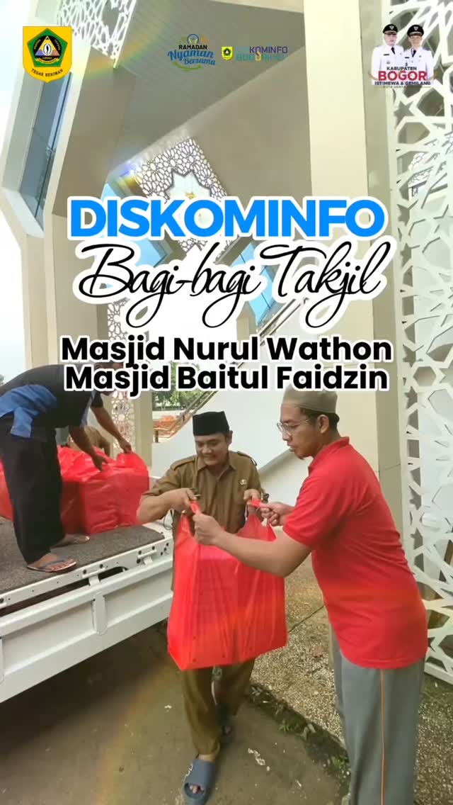 Dinas Komunikasi dan Informatika Kabupaten Bogor Berbagi Takjil kepada Para Jamaah di Masjid Baitul Faizin
