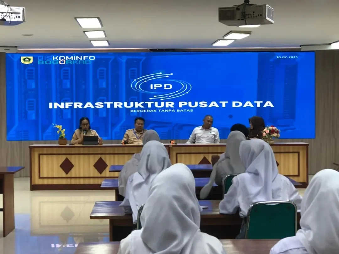 Kepala Bidang Aplikasi Infomratika Diskominfo Kab. Bogor Dadang Imansyah mewakili Kepala Dinas, menerima kunjungan industri SMK Al Barokah Kabupaten Sukabumi