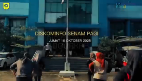 Mengawali Jumat pagi dengan senam sehat bersama keluarga Diskominfo Kabupaten Bogor.