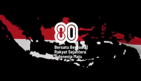 kegiatan upacara pengibaran dan penurunan Sang Saka Merah Putih yang berlangsung khidmat di Lapangan Tegar Beriman, Cibinong, Minggu (17/8/25).