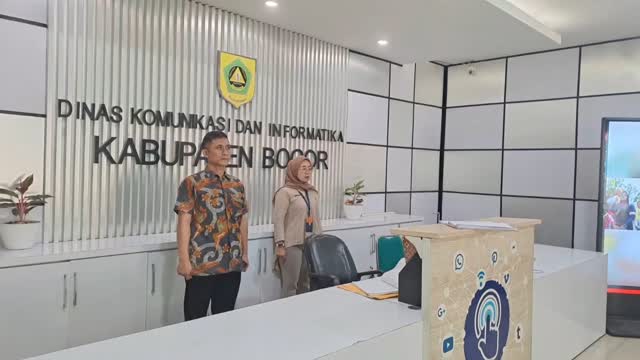 Setiap Hari, Tepat Pukul 10.00 WIB: Semangat Nasionalisme Bergema di Diskominfo Kabupaten Bogor