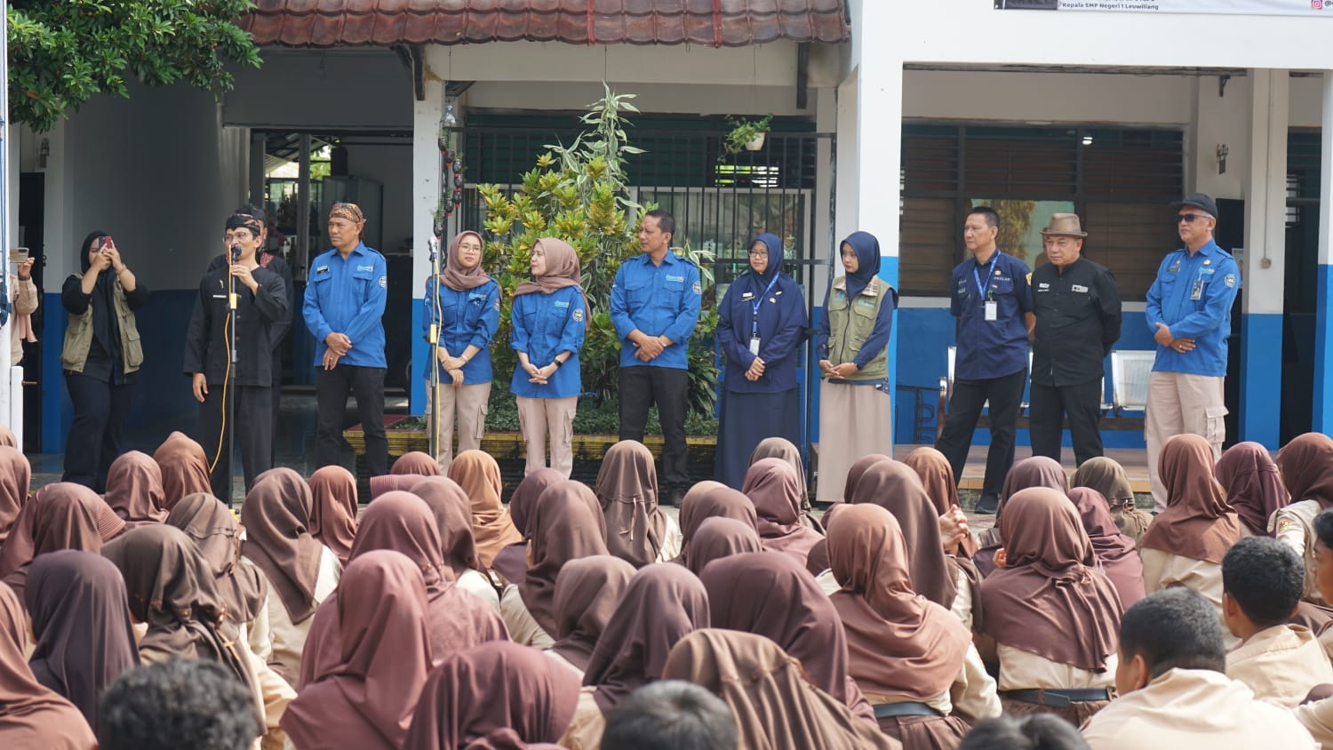 Diskominfo Bogor Perkuat Literasi Pelajar Melalui Program OB Van Teman FM Goes To School