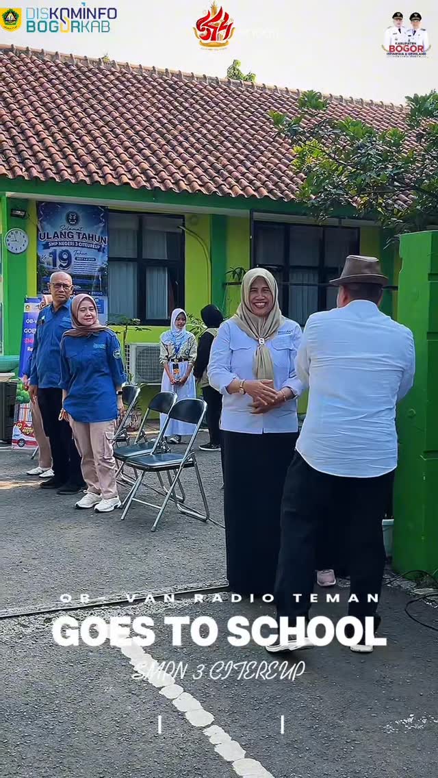 Kepala Diskominfo Kabupaten Bogor, Bambang Widodo Tawekal, Turun Langsung Menyapa Para Siswa Melalui Program OB VAN Goes To School Di SMPN 3 Citeureup