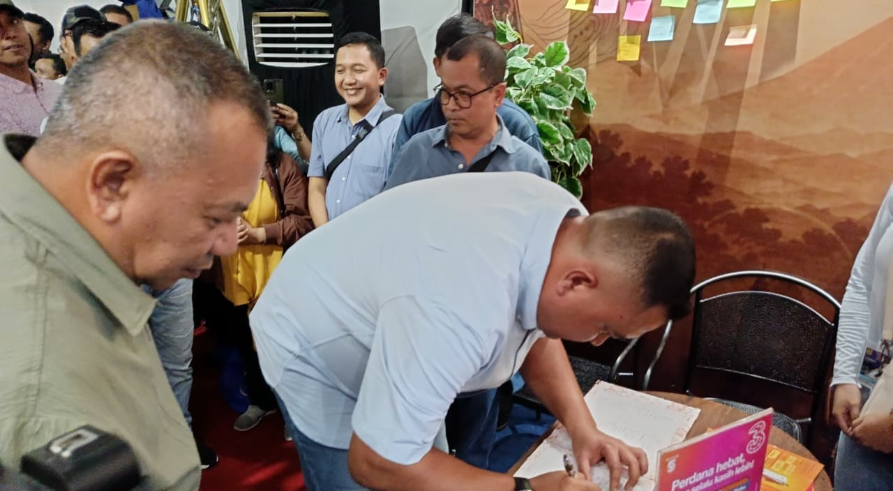 Bupati Bogor, Rudy Susmanto, Tinjau Tenan Layanan Diskominfo di Pembukaan KaBogorFest 2026