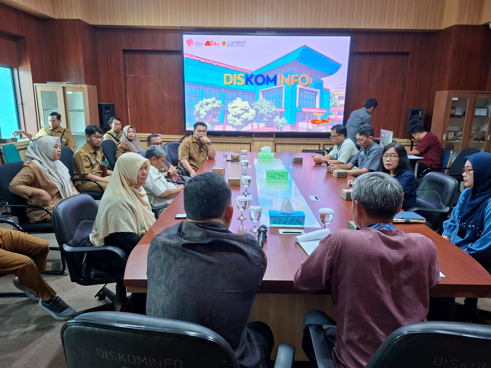 Berbagi Inovasi dan Tata Kelola Digital, Diskominfo Kabupaten Bogor Terima Kunker DPRD Kota Serang