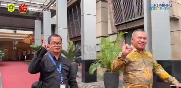 Kepala Diskominfo, Bambang Widodo Tawekal, Mewakili Bupati Bogor Dalam Menerima Penghargaan Disway Top Regional Leader Awards 2026