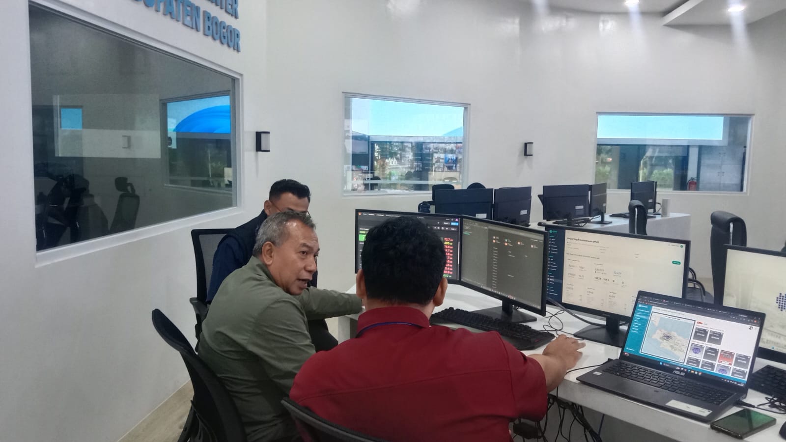 Diskominfo Kabupaten Bogor Pantau Pelaksanaan SPMB Secara Real Time dari Command Center