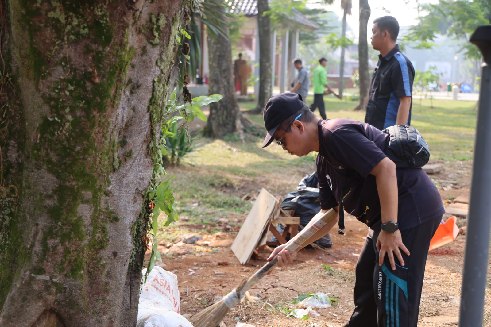 Bukan cuma urusan digital, Diskominfo Kabupaten Bogor juga peduli sama kebersihan lingkungan sekitar
