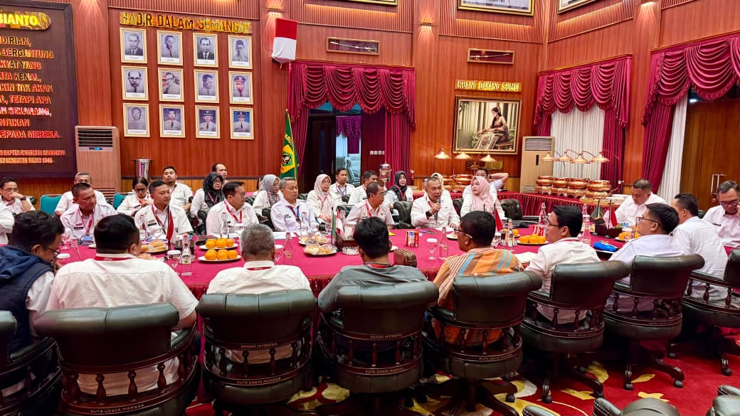 Bupati Bogor Rudy Susmanto menggelar rapat koordinasi bersama jajaran Dinas Komunikasi dan Informatika (Diskominfo)