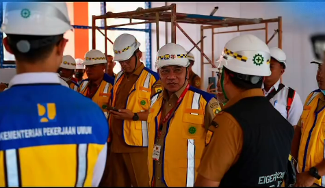 Bupati Bogor, Rudy Susmanto, bersama Sekretaris Jenderal Kementerian Sosial RI meninjau langsung pembangunan Sekolah Rakyat di Desa Sipak Kecamatan Jasinga