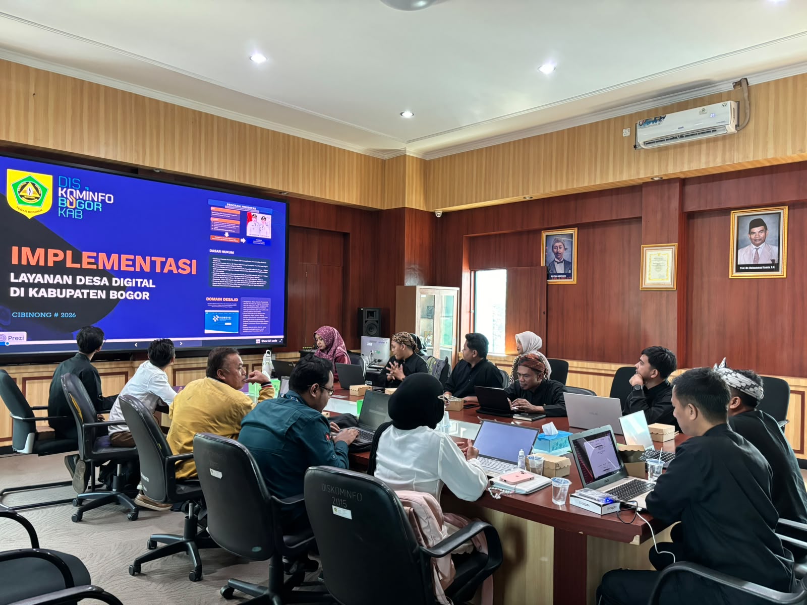 Dinas Komunikasi dan Informatika melaksanakan kegiatan evaluasi dan pelatihan pengelolaan Website Pemerintah Desa / Desa Digital