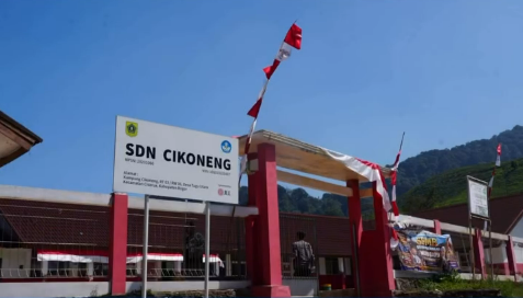 Dukungan konektivitas internet dari Pemkab Bogor melalui Diskominfo Kabupaten Bogor di SDN Cikoneng, Desa Tugu Utara, Kecamatan Cisarua