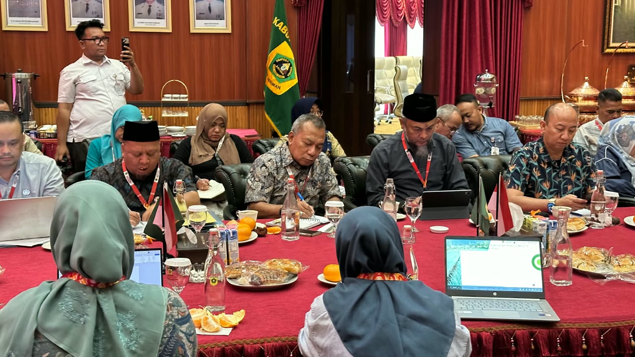 Kepala Diskominfo Kabupaten Bogor bersama Sekretaris Diskominfo mengikuti Rapat Koordinasi Pemanfaatan Lahan Jalur Bomang