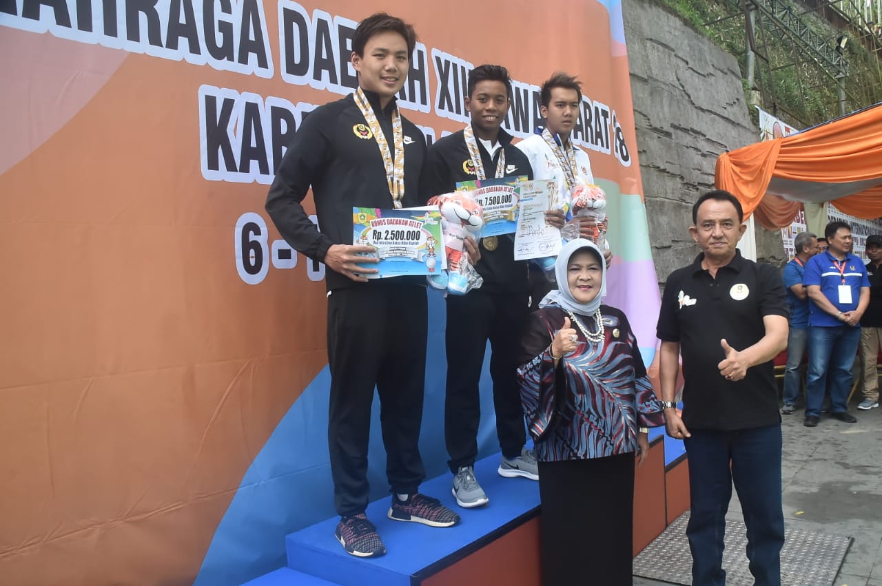 Bupati Bogor Hadiri Pertandingan Cabang Olahraga Renang Pada Porda XIII Jawa Barat Bupati Bogor Hadiri Pertandingan Cabang Olahraga Renang Pada Porda XIII Jawa Barat