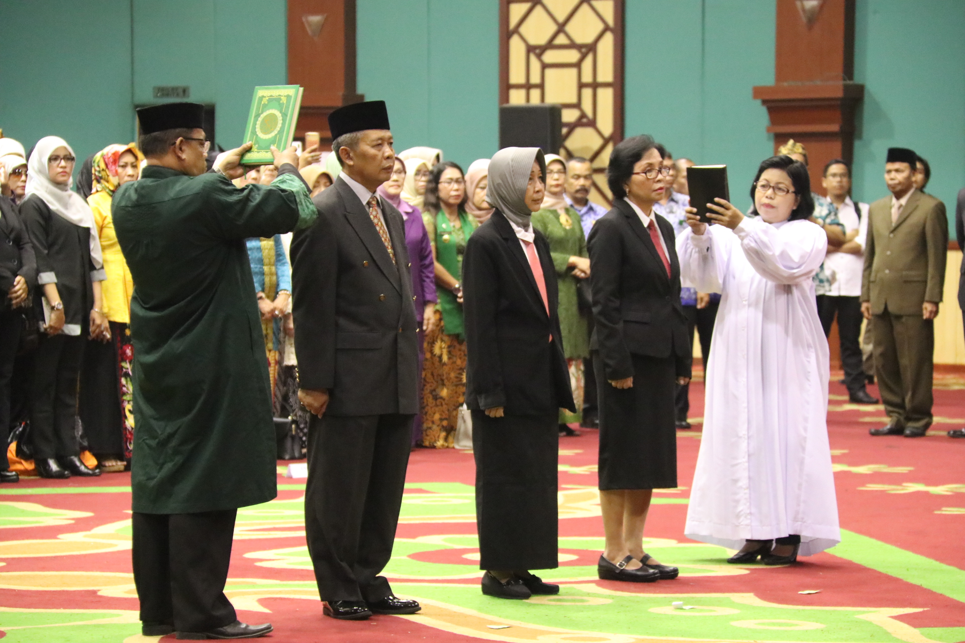 Bupati Bogor Lantik Sekda dan Dokter Ahli Utama RSUD Ciawi Bupati Bogor Lantik Sekda dan Dokter Ahli Utama RSUD Ciawi