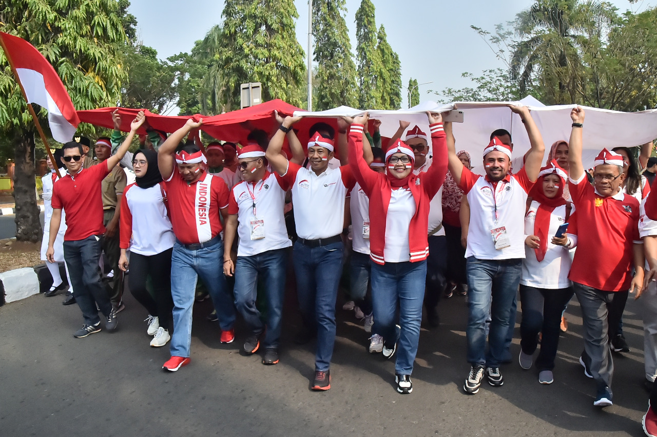 Ribuan Peserta Meriahkan Kirab Merah Putih Ribuan Peserta Meriahkan Kirab Merah Putih