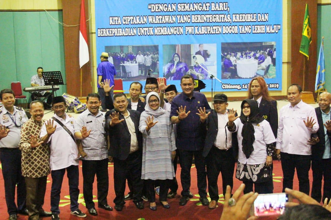 Bupati Bogor Hadiri Pengukuhan Anggota Muda PWI Kabupaten Bogor Bupati Bogor Hadiri Pengukuhan Anggota Muda PWI Kabupaten Bogor