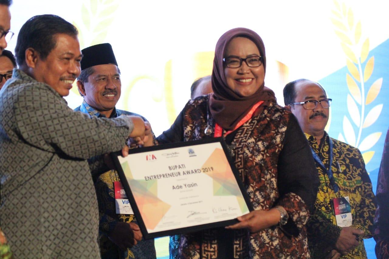 Tingkatkan Pariwisata Bogor, Ade Yasin terima Penghargaan BEA 2019