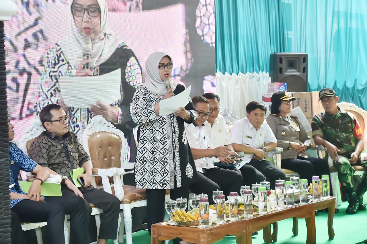 Bupati Bogor Diguyur Curhat Masalah Pendidikan dan Kesehatan di Kecamatan Tenjolaya Bupati Bogor Diguyur Curhat Masalah Pendidikan dan Kesehatan di Kecamatan Tenjolaya