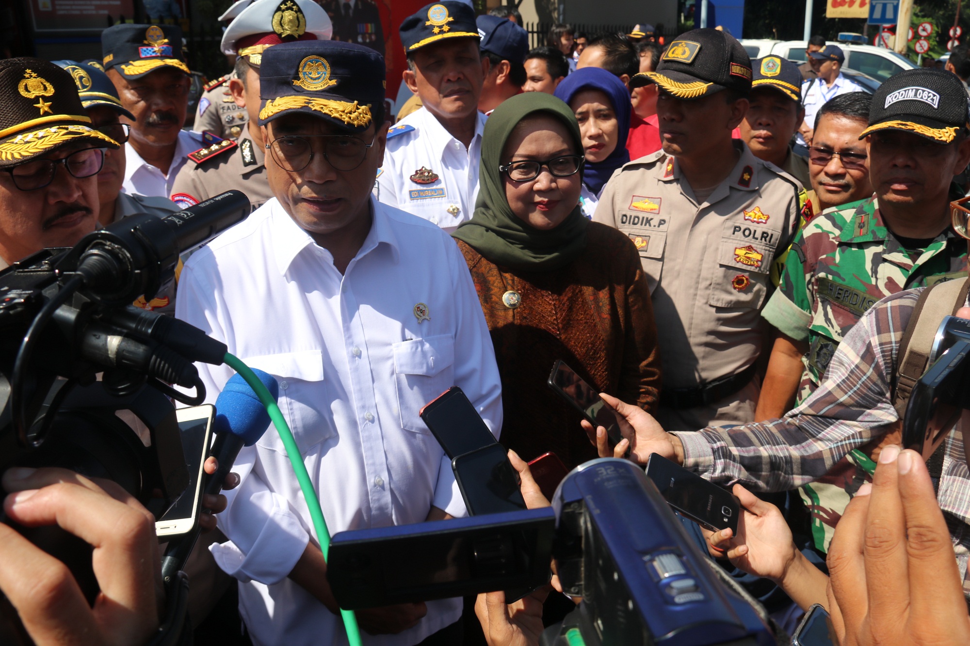 Menhub Inspeksi Jalur Puncak, Bupati Bogor Sodorkan Kajian Puncak 2 Menhub Inspeksi Jalur Puncak, Bupati Bogor Sodorkan Kajian Puncak 2