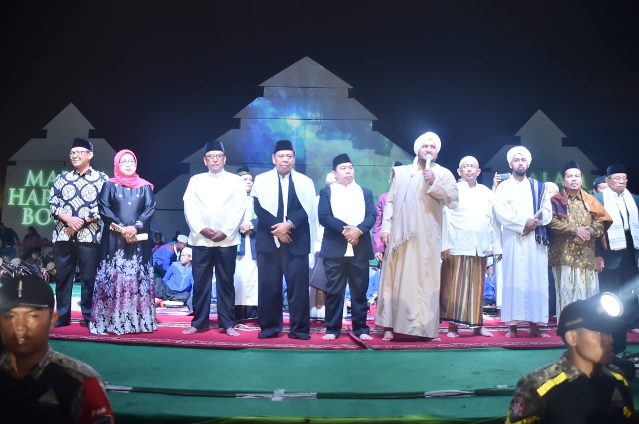 Bupati dan Wakil Bupati Bogor Gelar Doa Bersama Dengan Masyarakat Kab. Bogor Bupati dan Wakil Bupati Bogor Gelar Doa Bersama Dengan Masyarakat Kab. Bogor