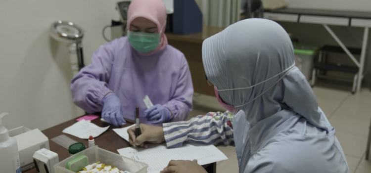 Tes Masif COVID-19 Dimulai, Jabar Gelar Rapid Test untuk Tenaga Kesehatan dan Karyawan di Zona Merah RSHS Tes Masif COVID-19 Dimulai, Jabar Gelar Rapid Test untuk Tenaga Kesehatan dan Karyawan di Zona Merah RSHS