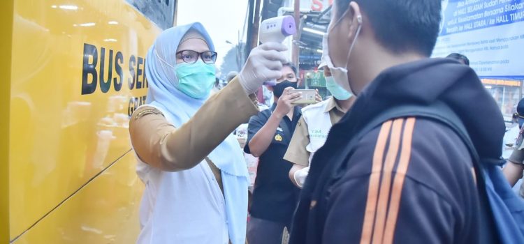 Urai Penumpang Commuterline di Stasiun Bojonggede dan Stasiun Cilebut Pemprov DKI Berikan Bantuan Bus Gratis Urai Penumpang Commuterline di Stasiun Bojonggede dan Stasiun Cilebut Pemprov DKI Berikan Bantuan Bus Gratis