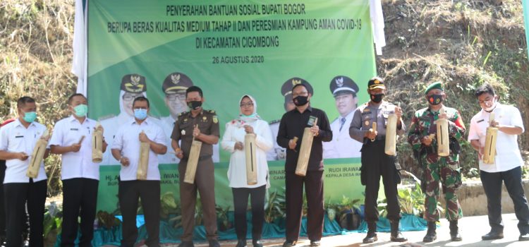 Bupati Bogor Resmikan Kampung Aman Covid-19 dan Berikan Bantuan Sosial di Wilayah Kecamatan Cigombong Bupati Bogor Resmikan Kampung Aman Covid-19 dan Berikan Bantuan Sosial di Wilayah Kecamatan Cigombong