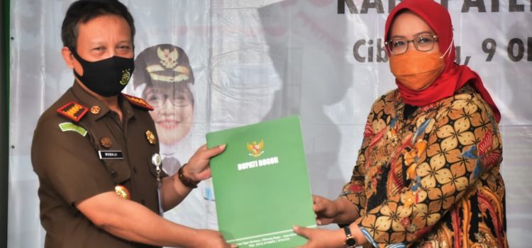 Hadiri Peresmian Kantor Kejari Cibinong, Ade Yasin Minta Pelayanan Kepada Masyarakat Dimaksimalkan Hadiri Peresmian Kantor Kejari Cibinong, Ade Yasin Minta Pelayanan Kepada Masyarakat Dimaksimalkan