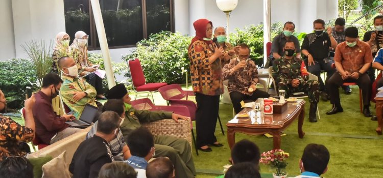 Bupati Bogor Minta Para Buruh bersama-sama Menjaga Kondusifitas Wilayah Kabupaten Bogor Bupati Bogor Minta Para Buruh bersama-sama Menjaga Kondusifitas Wilayah Kabupaten Bogor