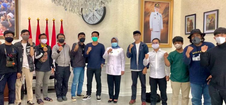 Bupati Bogor Ade Yasin Apresiasi Pegiat Ekonomi Kreatif dan Menilai Perlu Adanya Forum Ekraf di Kabupaten Bogor Bupati Bogor Ade Yasin Apresiasi Pegiat Ekonomi Kreatif dan Menilai Perlu Adanya Forum Ekraf di Kabupaten Bogor