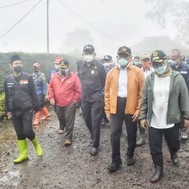 Pastikan Keamanan Pengungsi Bupati Bogor Tinjau Lokasi Pengungsian Para Korban Terdampak Bencana Alam Banjir Bandang Gunung Mas